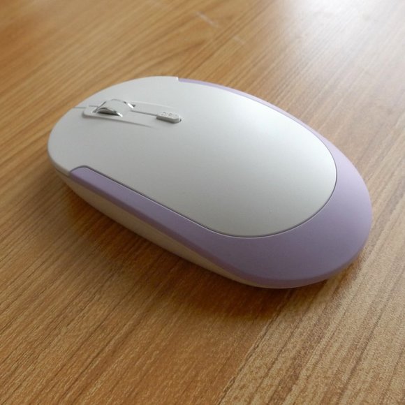 Slim Quiet Mouse with USB 2.4G - Picture 1 of 3